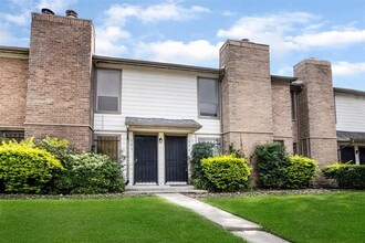 6001 Reims Rd in Houston, TX - Foto de edificio - Building Photo