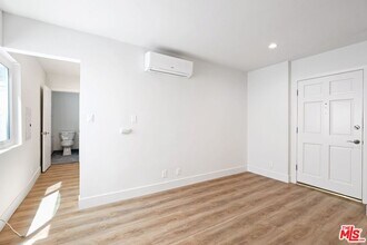11825 Goshen Ave in Los Angeles, CA - Building Photo - Building Photo