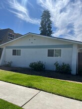 1213 Delaware St-Unit -Unit C in Huntington Beach, CA - Building Photo - Building Photo