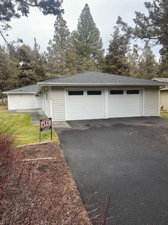 61464 Little John Ln in Bend, OR - Foto de edificio