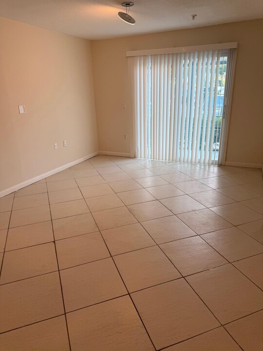 2303 N Congress Ave in Boynton Beach, FL - Building Photo