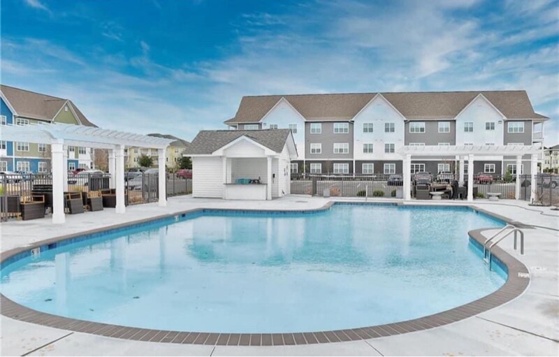 1725 Dromolin Dr in Virginia Beach, VA - Building Photo