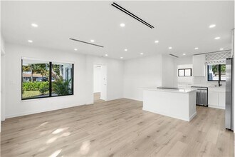 455 SW 14th Ct in Pompano Beach, FL - Foto de edificio - Building Photo