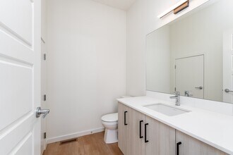 11935-11124 124 St in Edmonton, AB - Building Photo - Building Photo