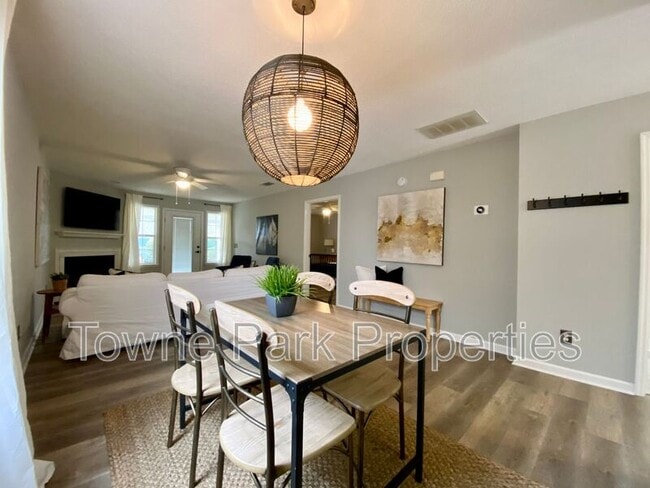 property at 16 Summit Commons Ct