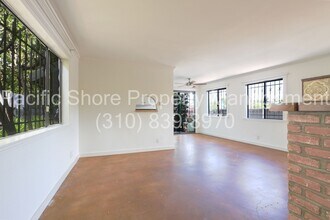 112 Dudley Ave in Los Angeles, CA - Building Photo - Building Photo