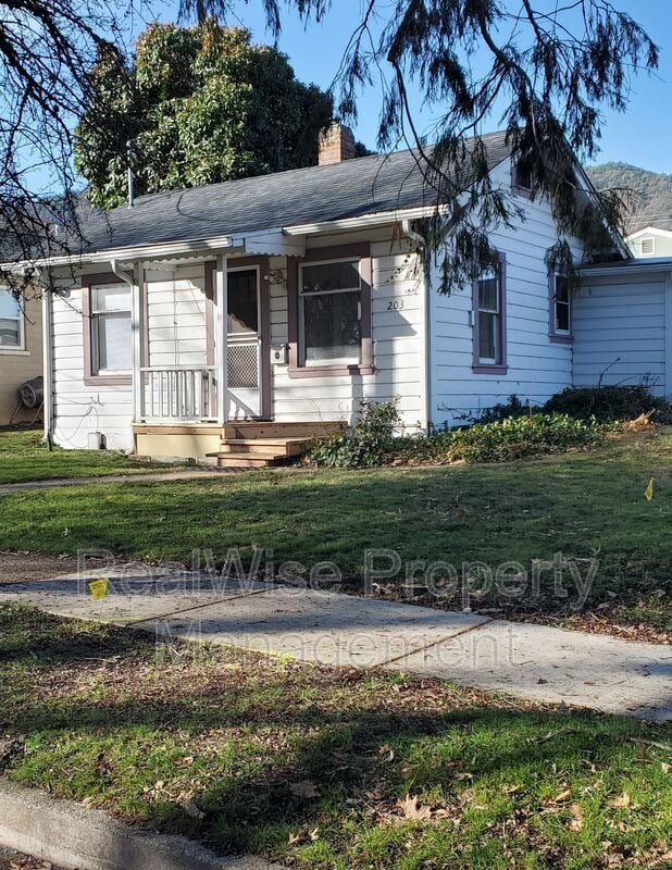 203 Liberty St in Ashland, OR - Building Photo - Building Photo