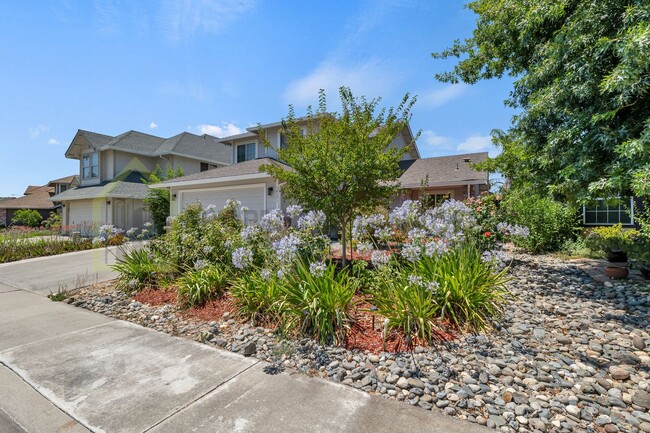 8371 Honeycomb Way in Sacramento, CA - Building Photo - Building Photo