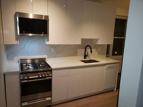 135 Van Wagenen Ave in Jersey City, NJ - Building Photo - Building Photo