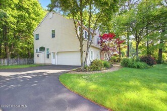 9 Tracey Ct in Clifton Park, NY - Building Photo - Building Photo