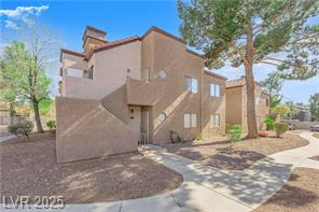 2983 Juniper Hills Blvd in Las Vegas, NV - Building Photo