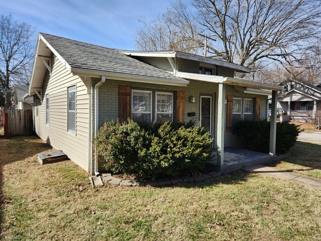 property at 901 S Fairway Ave