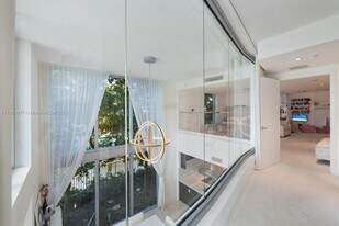 7928 East Dr, Unit 106 in Miami Beach, FL - Building Photo