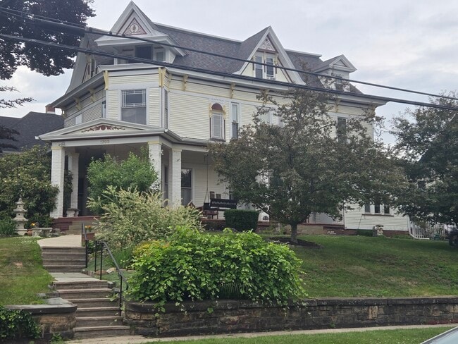 1702 Penn Ave, Unit 2E, (second floor)