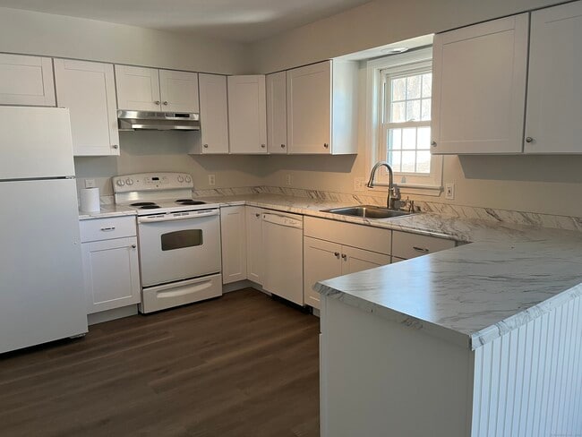 106 Grove St in New Milford, CT - Building Photo - Building Photo