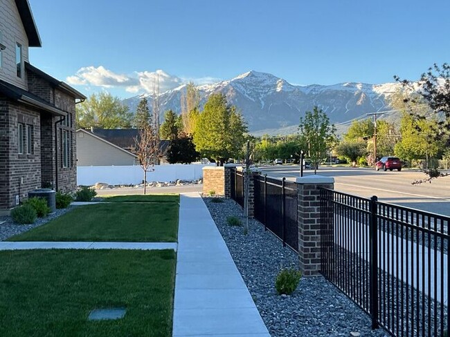 120 Fenway Flds Dr in Ogden, UT - Foto de edificio - Building Photo