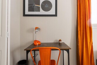 6302 Manor Rd in Austin, TX - Building Photo - Building Photo