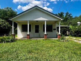 413 E Madison St in Franklin, KY - Building Photo