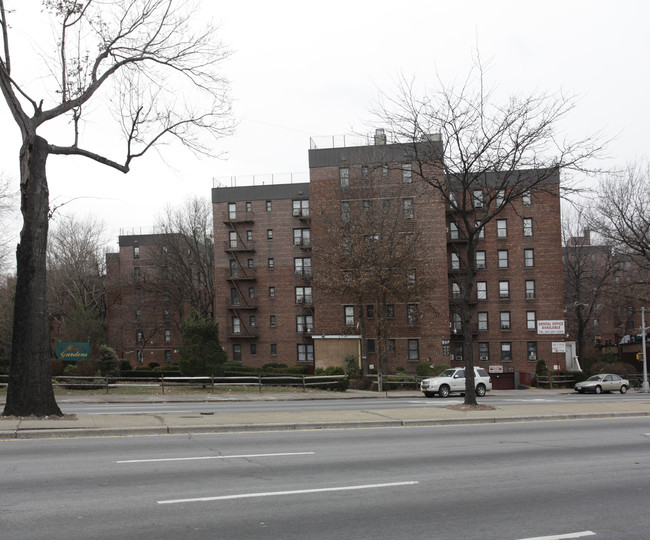 Rego Gardens in Flushing, NY - Building Photo - Building Photo