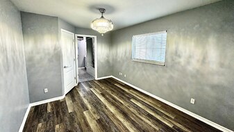 544 SE 5th Ave in Cape Coral, FL - Building Photo