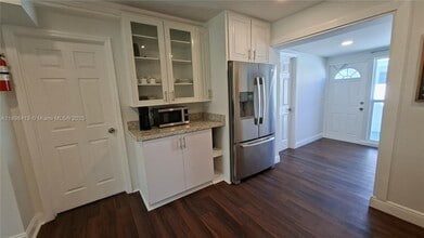 2407 Scott St in Hollywood, FL - Building Photo - Building Photo