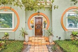 2434 W Prospect Rd in Tampa, FL - Building Photo - Building Photo