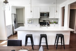 West Farnam Apartments in Omaha, NE - Building Photo