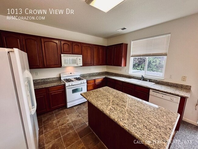 1013 Crown View Dr in Reno, NV - Building Photo - Building Photo