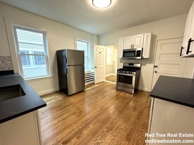11 E Milton Rd, Unit 1 in Brookline, MA - Building Photo