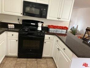 20258 Cohasset St in Los Angeles, CA - Building Photo - Building Photo