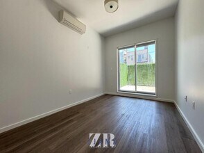 979 E 34th St in Brooklyn, NY - Building Photo - Building Photo