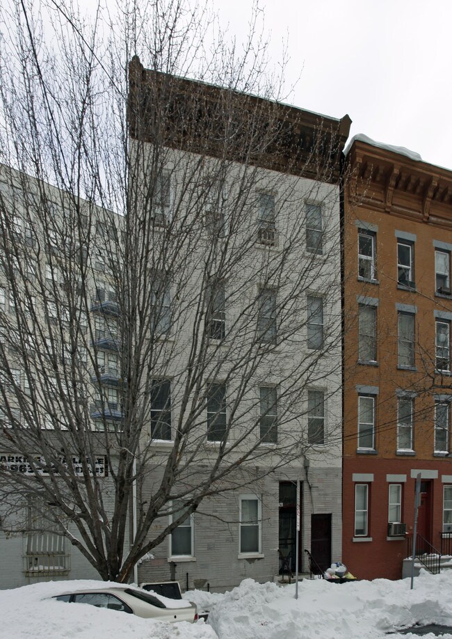 136 Steuben St in Jersey City, NJ - Building Photo - Building Photo