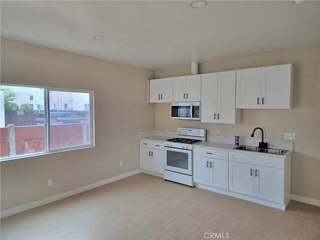 6008 Kansas Ave, Unit 9 in Los Angeles, CA - Building Photo - Building Photo