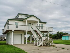 970 Townsend Dr in Port Bolivar, TX - Building Photo - Building Photo