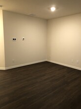5825 Union Walk Dr in Union City, GA - Building Photo - Building Photo