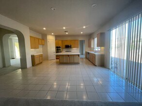 12325 MacIntosh St in Apple Valley, CA - Building Photo - Building Photo