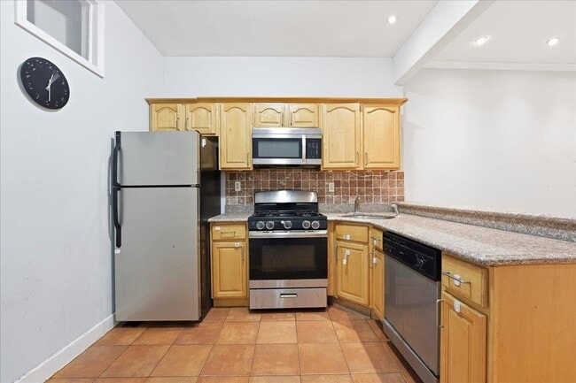 155a Sherman Ave in Jersey City, NJ - Building Photo - Building Photo