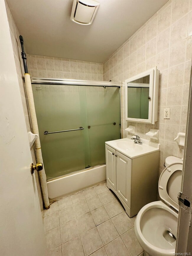 21-13 25th Rd in Queens, NY - Building Photo - Building Photo