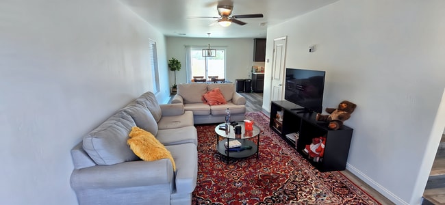 467 Jonathan Pl in Tehachapi, CA - Building Photo - Building Photo