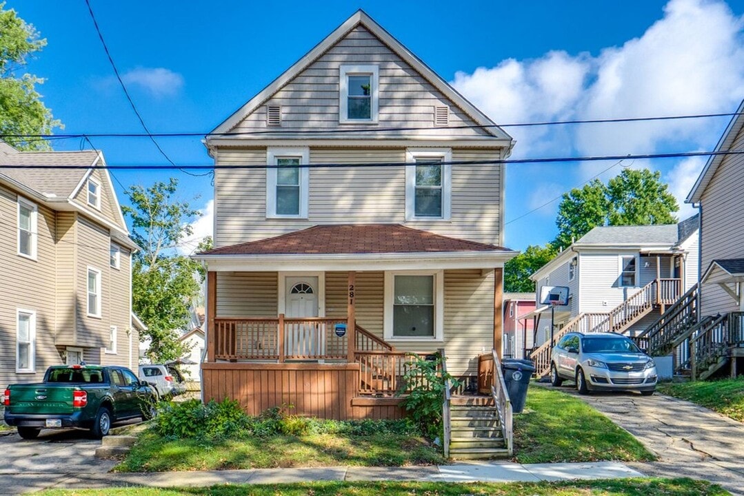 281 Bellewood Ave in Akron, OH - Foto de edificio
