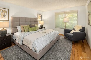 15175 Sunwood Blvd in Tukwila, WA - Building Photo