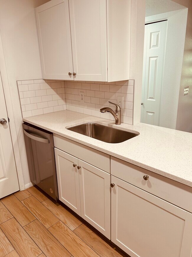 1216 E Waterside Cv in Cottonwood Heights, UT - Building Photo - Building Photo