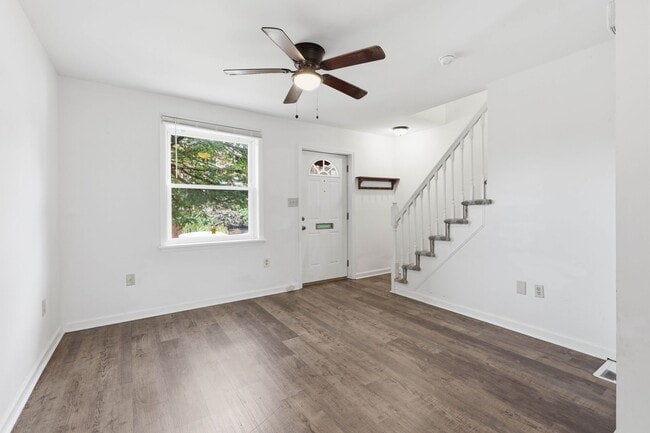 554 Hand Ave