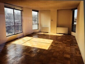 77 Pond Ave, Unit 612 in Brookline, MA - Foto de edificio - Building Photo