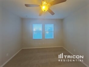 7906 110th Ave E in Parrish, FL - Building Photo - Building Photo