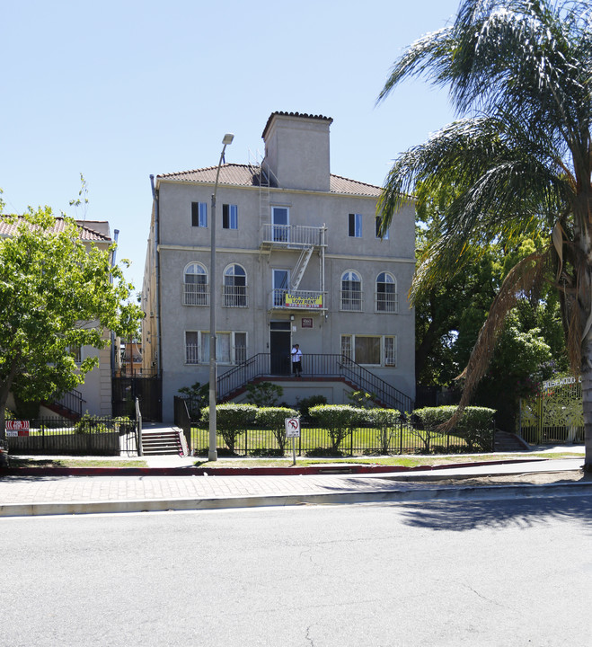 4160 Rosewood Ave in Los Angeles, CA - Building Photo