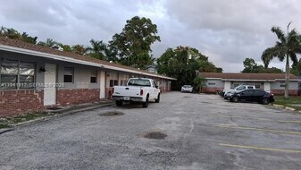 2332 Fillmore St in Hollywood, FL - Building Photo