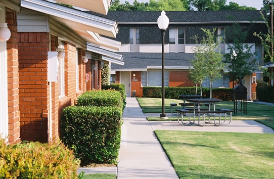 Woodland Springs in Arlington, TX - Building Photo