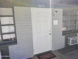 1625 E Pinchot Ave in Phoenix, AZ - Building Photo