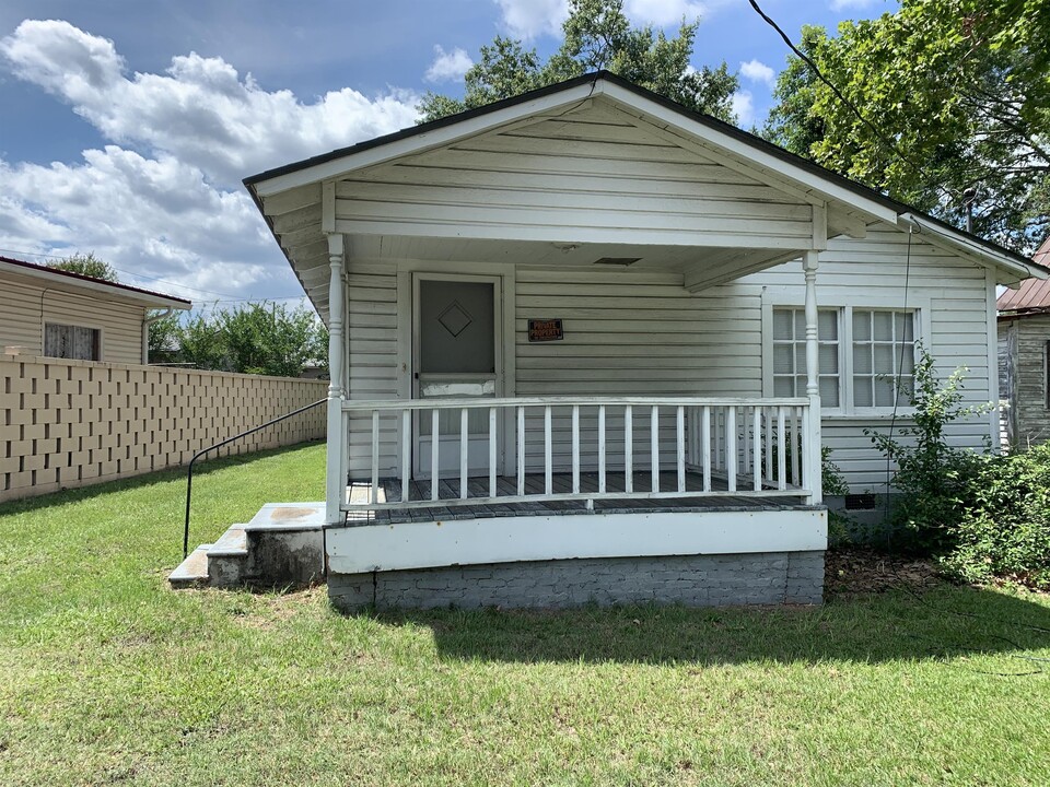 5219 1st Ave in Eastman, GA - Building Photo